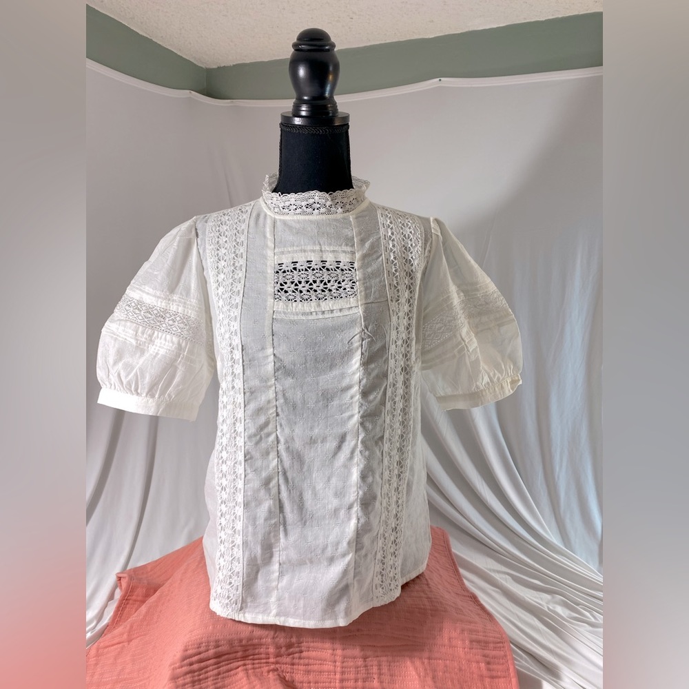 NWT Universal Thread short sleeve blouse, white, size s